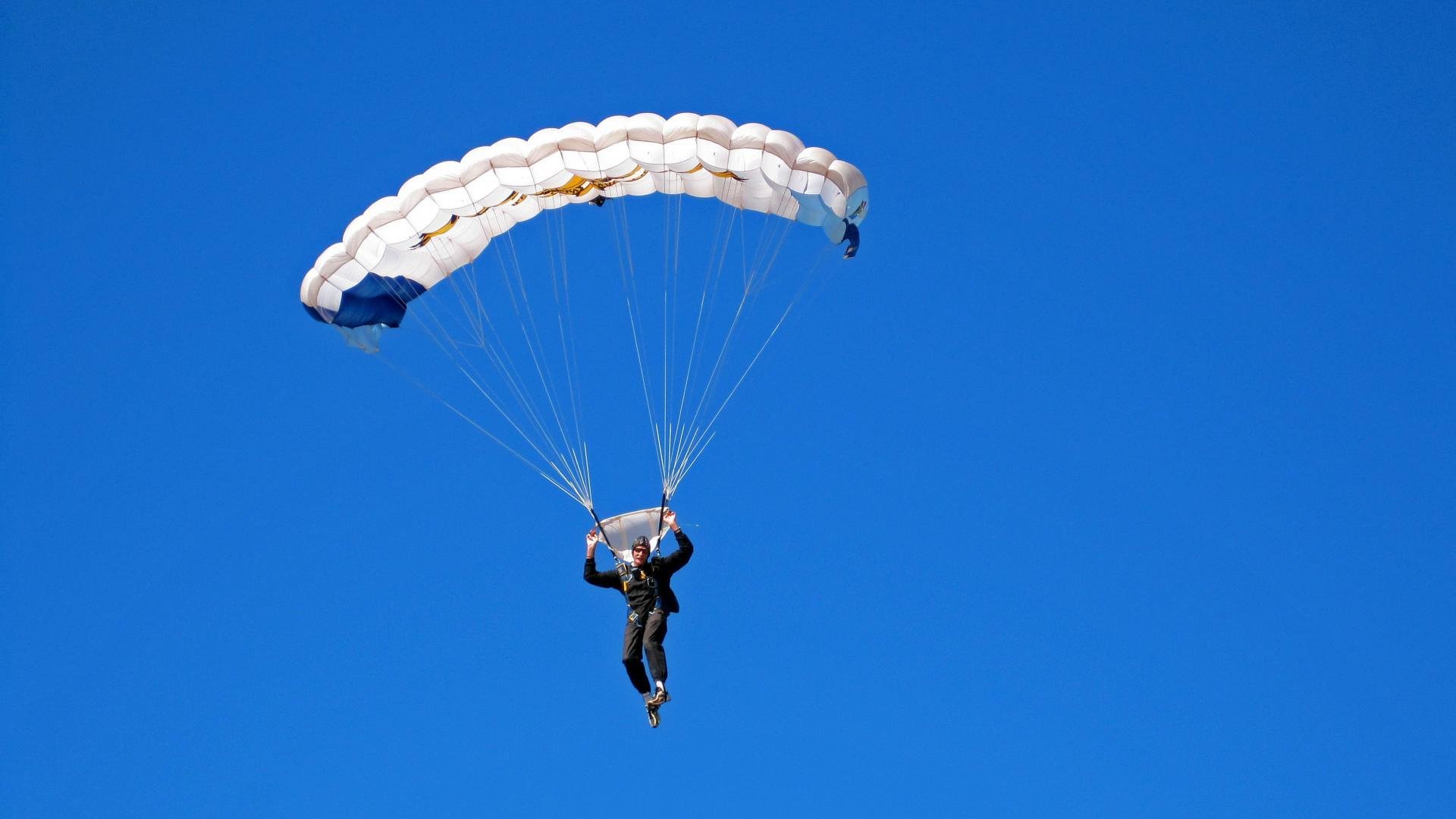 特色水底呼吸潜水竞争，勇气与技巧的水中对抗，潜水呼吸法